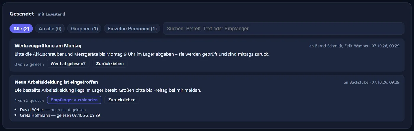 Die Liste „Gesendet · mit Lesestand“: darüber die Filter „Alle“, „An alle“, „Gruppen“, „Einzelne Personen“ und ein Suchfeld; je Mitteilung steht, wie viele Empfänger sie gelesen haben, wer noch nicht gelesen hat, und es gibt die Knöpfe „Wer hat gelesen?“ und „Zurückziehen“.